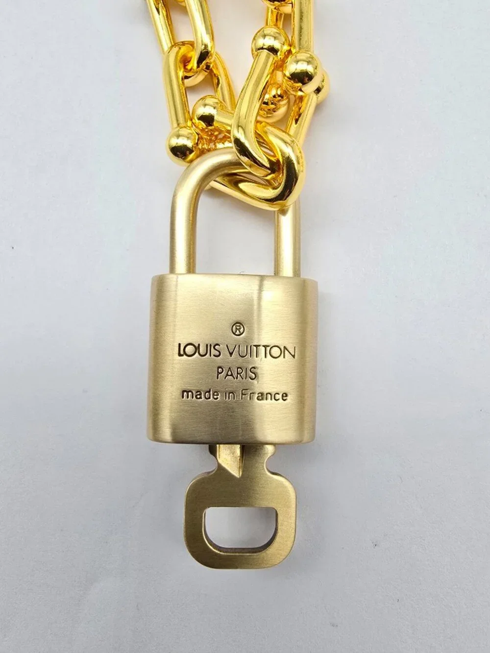 925 Pure Silver 18kPlated HorseShoe Chain w/Authentic Louis Vuitton Gold Padlock