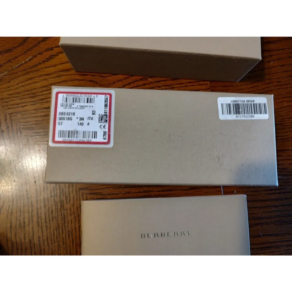 Burberry sunglasses gift