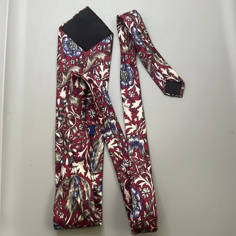Oscar de la Renta red floral