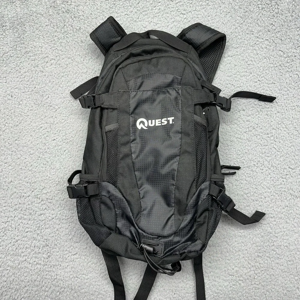 Quest Aspen Brook 2L Black Hydration Pack Backpack CEH011089 Hiking Bag, Bladder