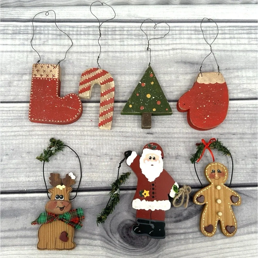 LOT OF 7 VINTAGE WOODEN CHRISTMAS ORNAMENTS‎
