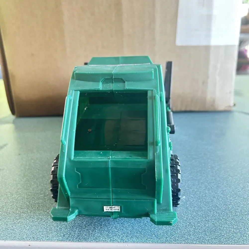 2005 Matchbox Waste Management Front Loader Garbage Truck Toy Sounds & Action