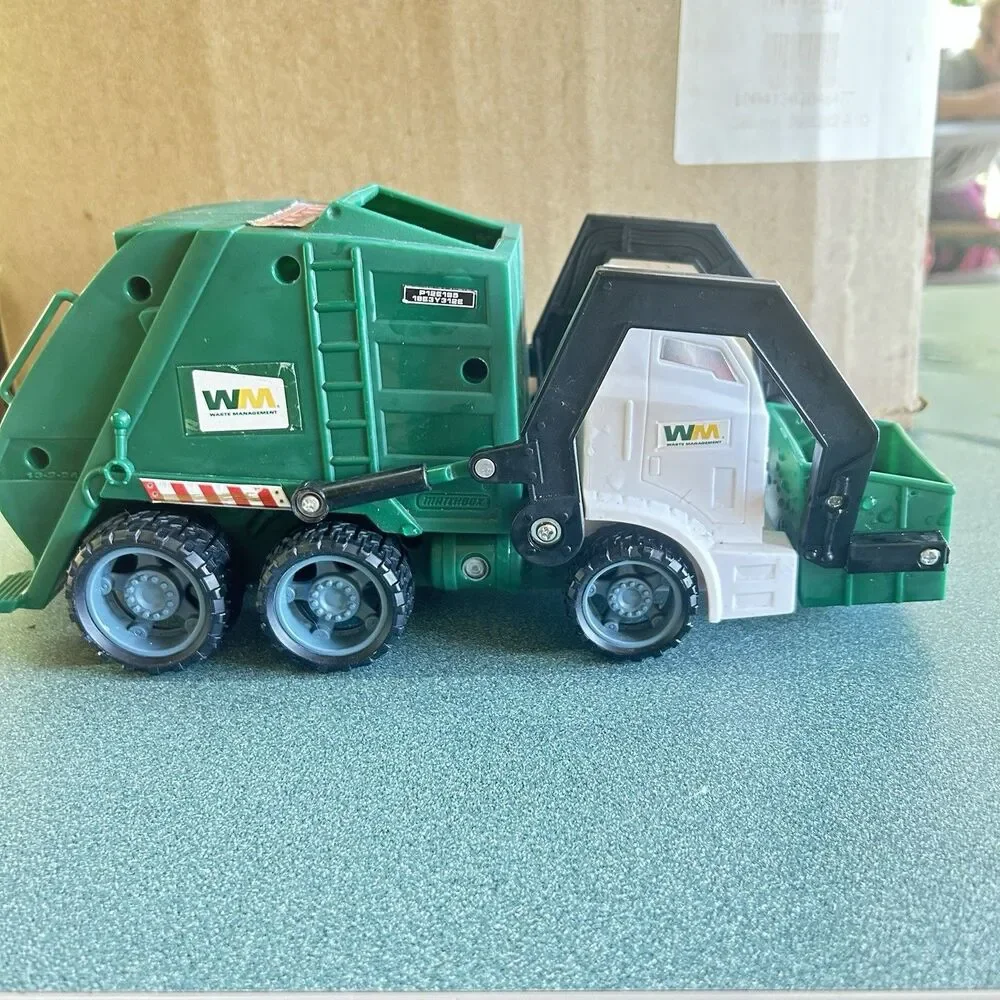 2005 Matchbox Waste Management Front Loader Garbage Truck Toy Sounds & Action