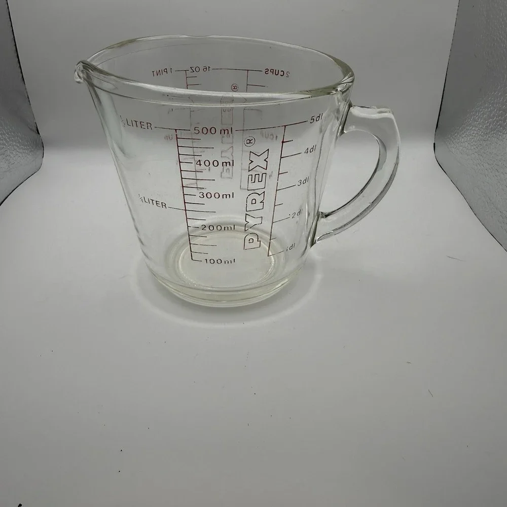 Vintage PYREX 516 Glass Measuring Cup Red Lettering Closed D-Handle 2 Cup 1 Pint