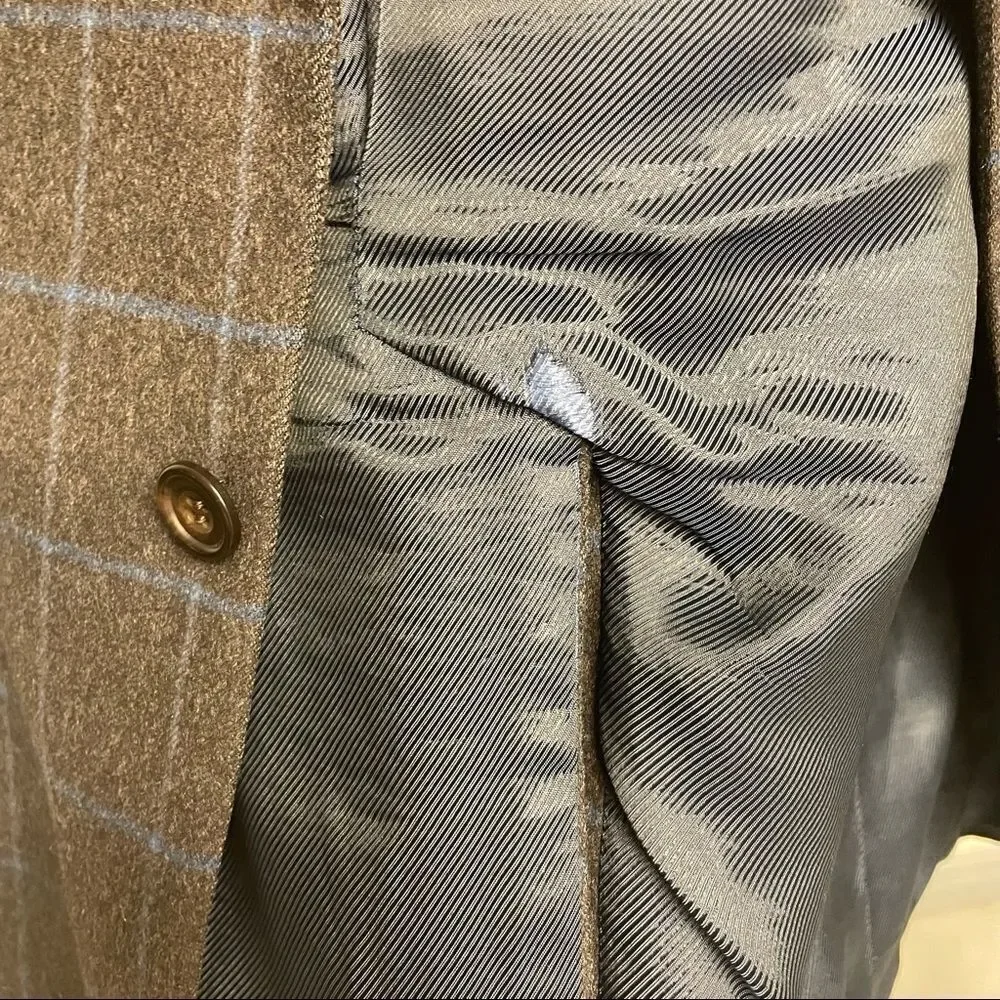 Cambridge cashmere button