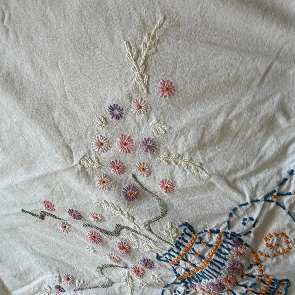 Vintage Hand Embroidered Floral Urn White Square Tablecloth Scalloped 46in