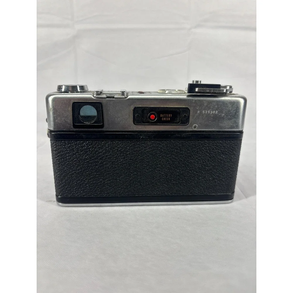 Yashica Electro 35 GSN Rangefinder Film Camera 45mm f/1.7 Lens Silver Black‎
