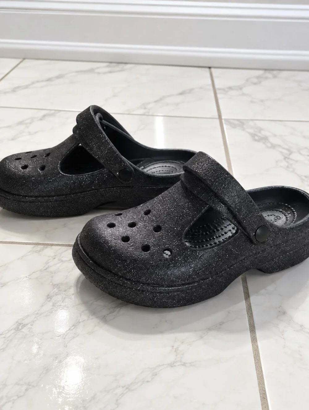 CROCS sparkling black