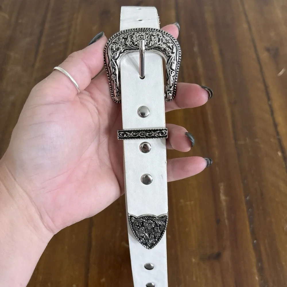 N/A women white