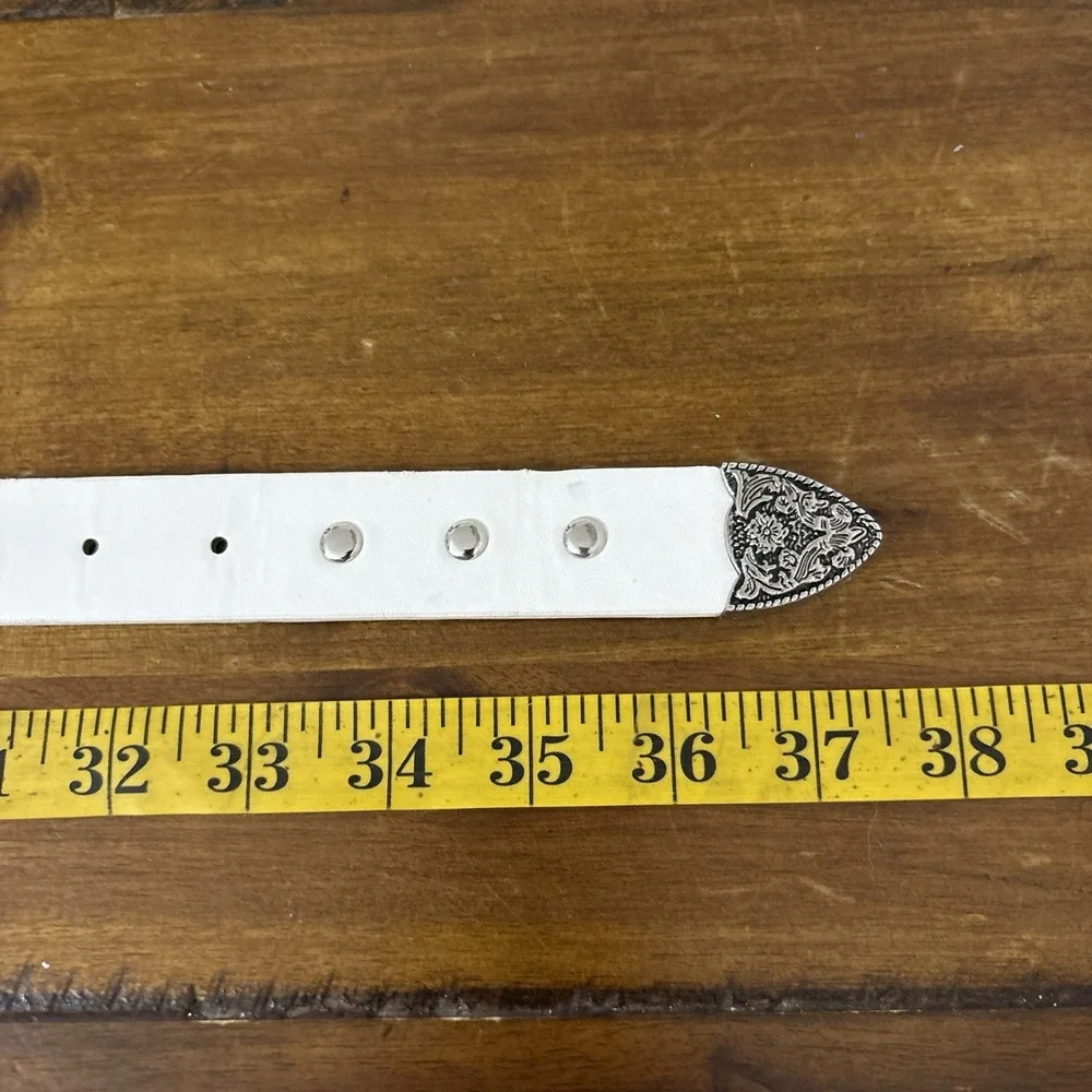 N/A women white
