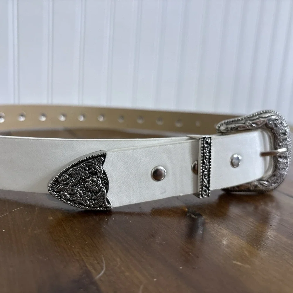 N/A women white