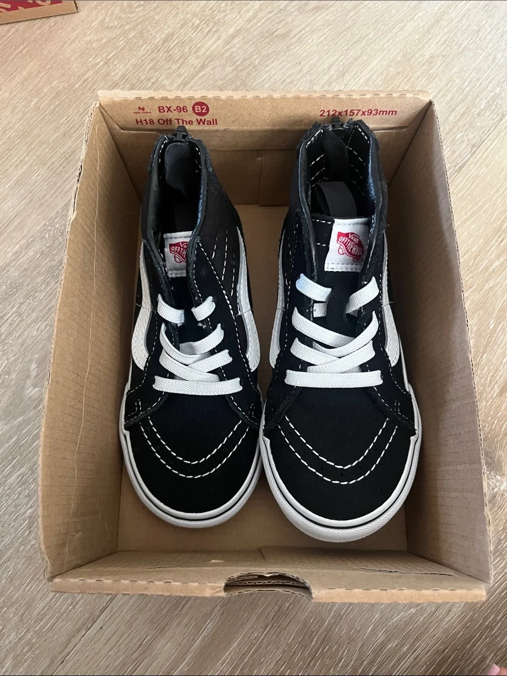 Vans toddlers. Black and White High-Top Skate Sneakers. Zipper in back