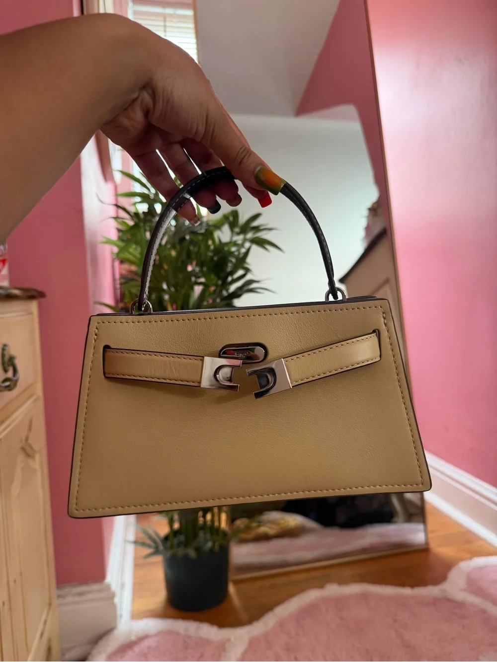 Tory Burch compact tory