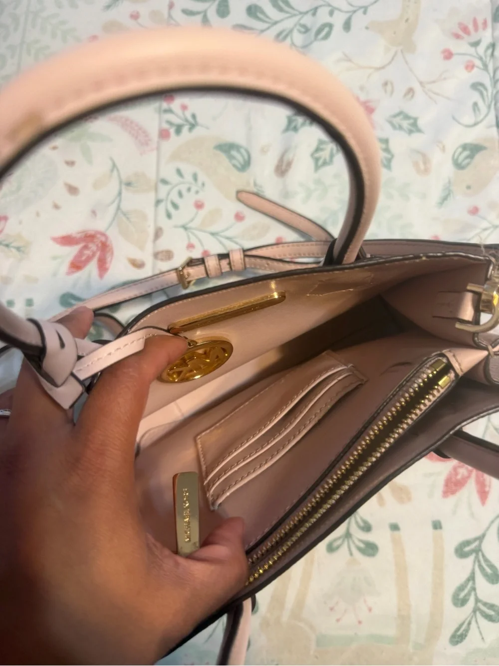 Michael Kors compact pebbled