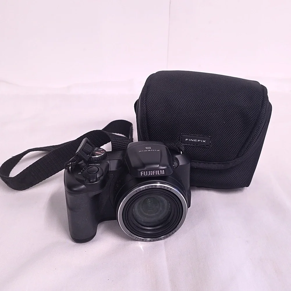 Fujifilm FinePix S8630 Digital Camera Black 36x Zoom 16MP HD Video Bundle Works