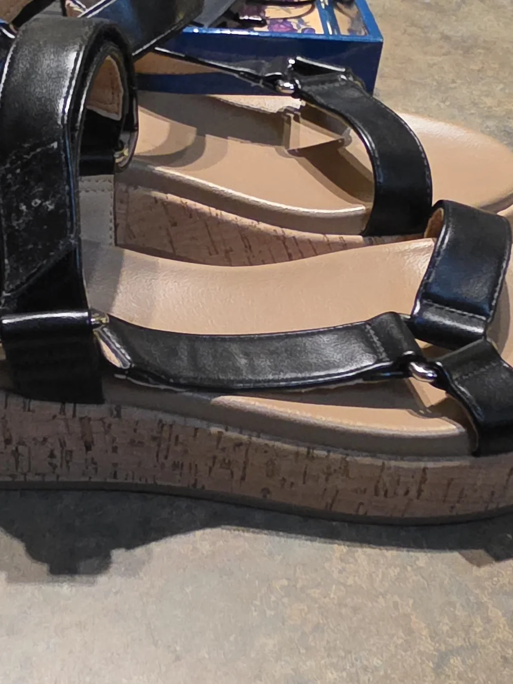 DV by Dolce Vita Black T-Strap Sandals SZ 8 NWOT