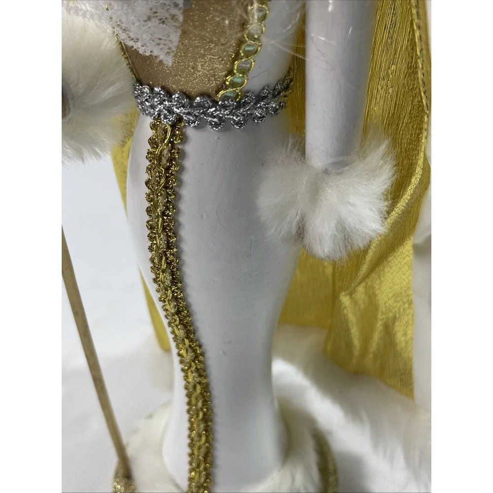 2022 Gold Glitter‎ Queen Nutcracker 14