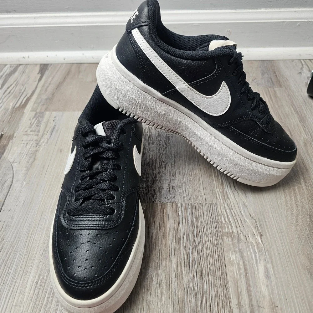 Nike womens court
