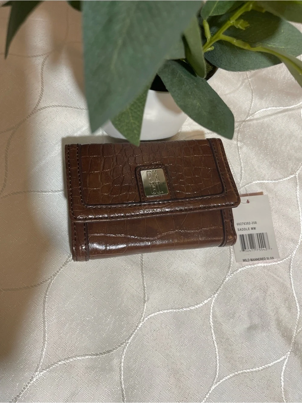 9 & Co compact croc