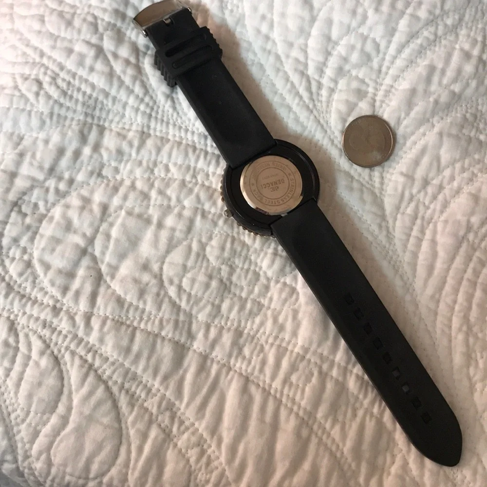 Denacci Watch‎