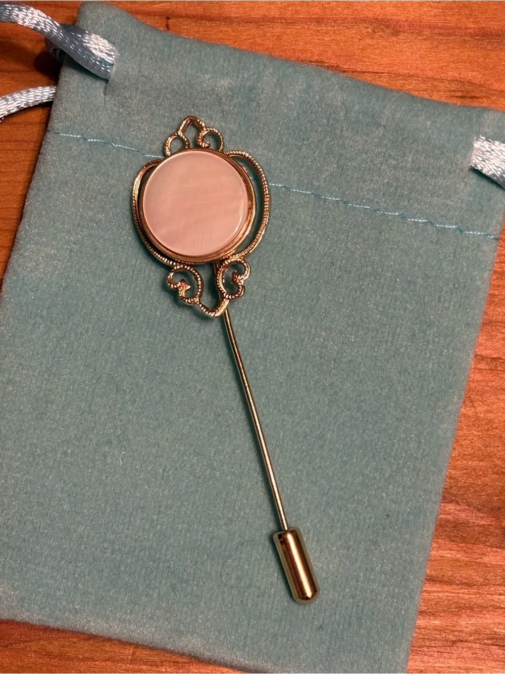 N/A elegant gold