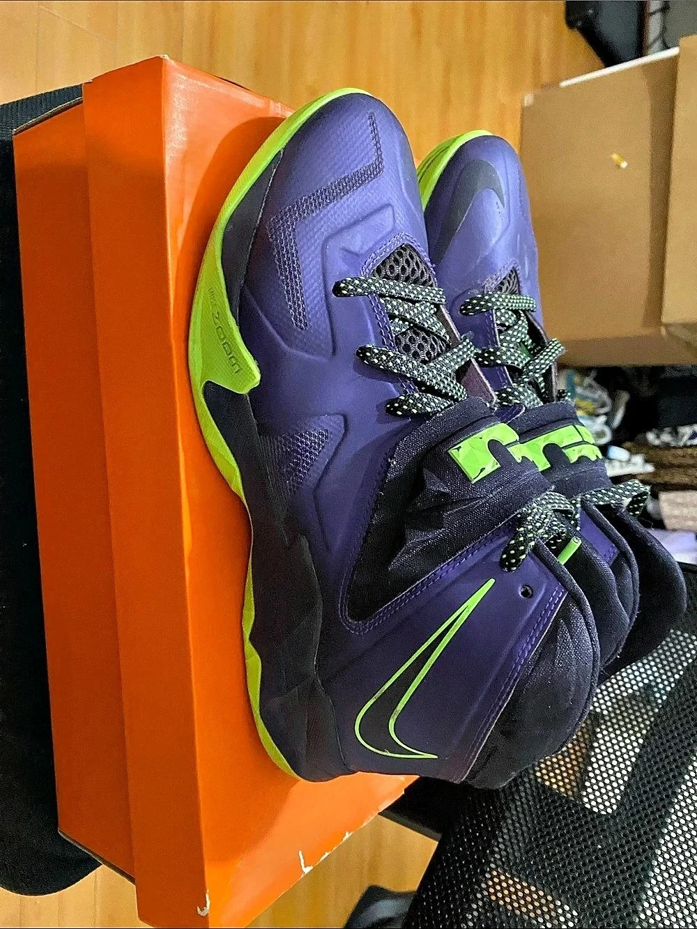Nike shoe right