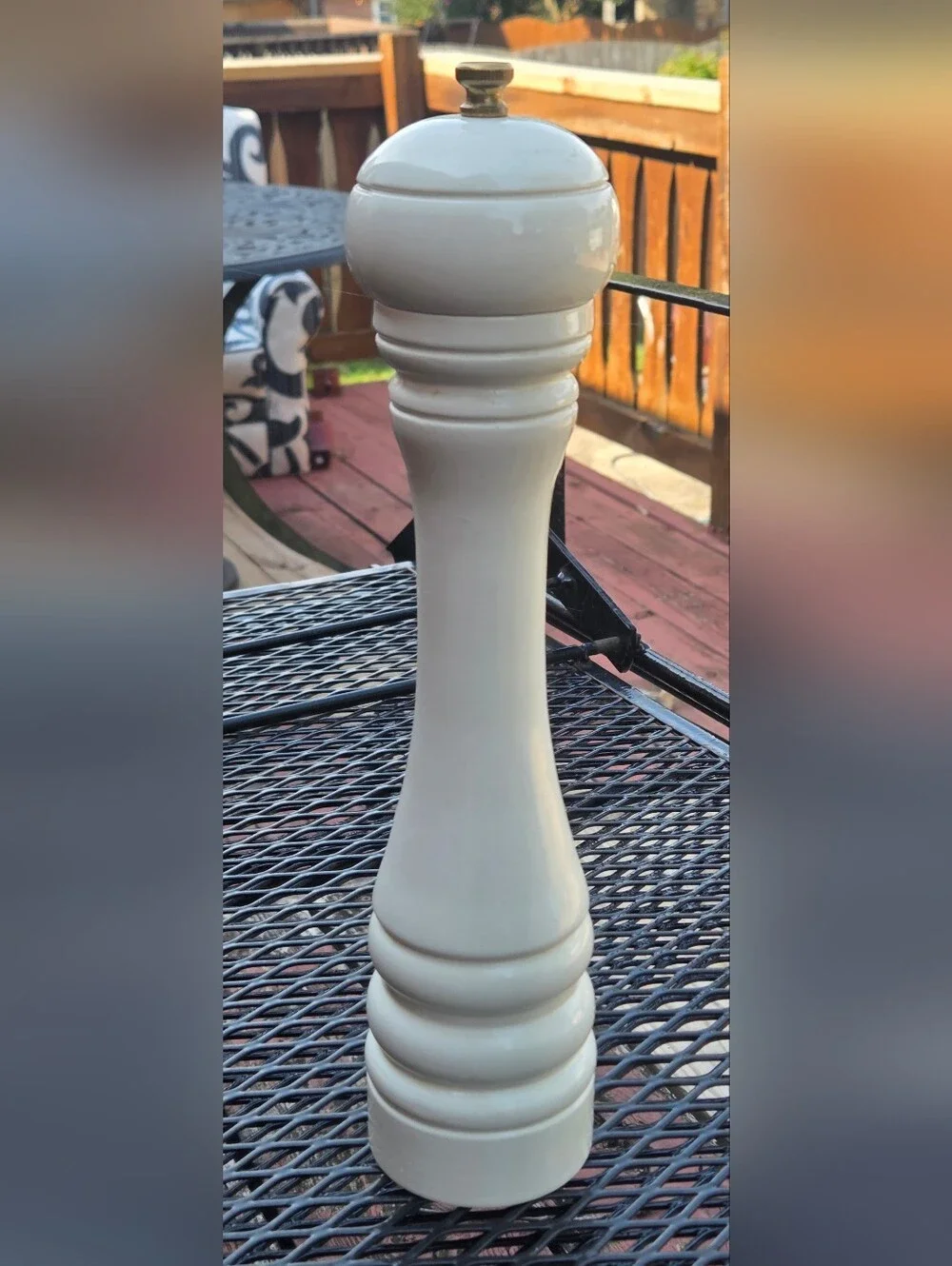 N/A classic white