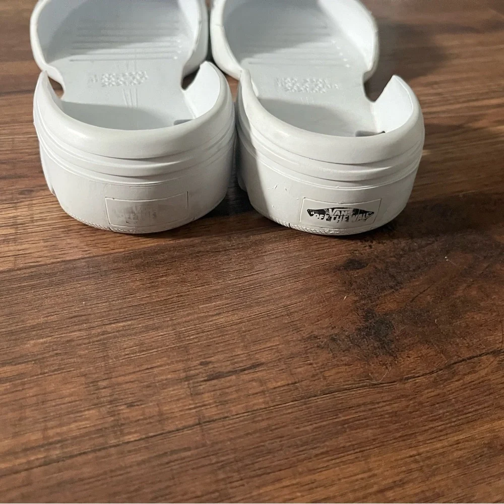 N/A vans white