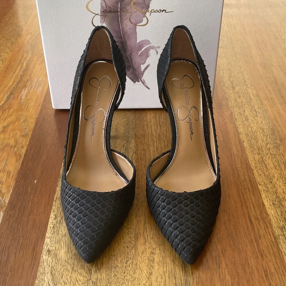 Jessica Simpson size color
