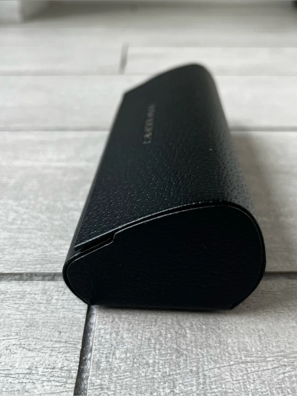Burberry like case sunglasses