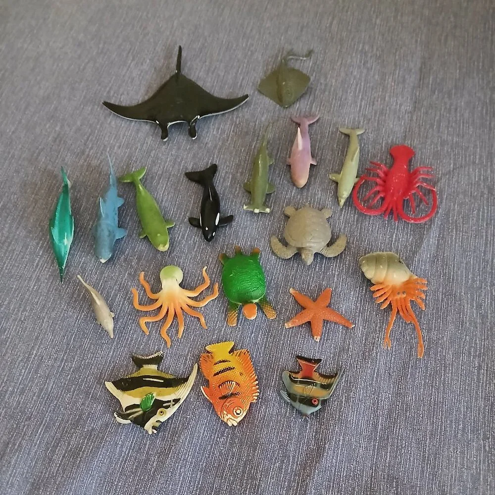 Ocean Animals Fish, Whales, Ray, Turtles, Octopus, Crab .......x 19 Used