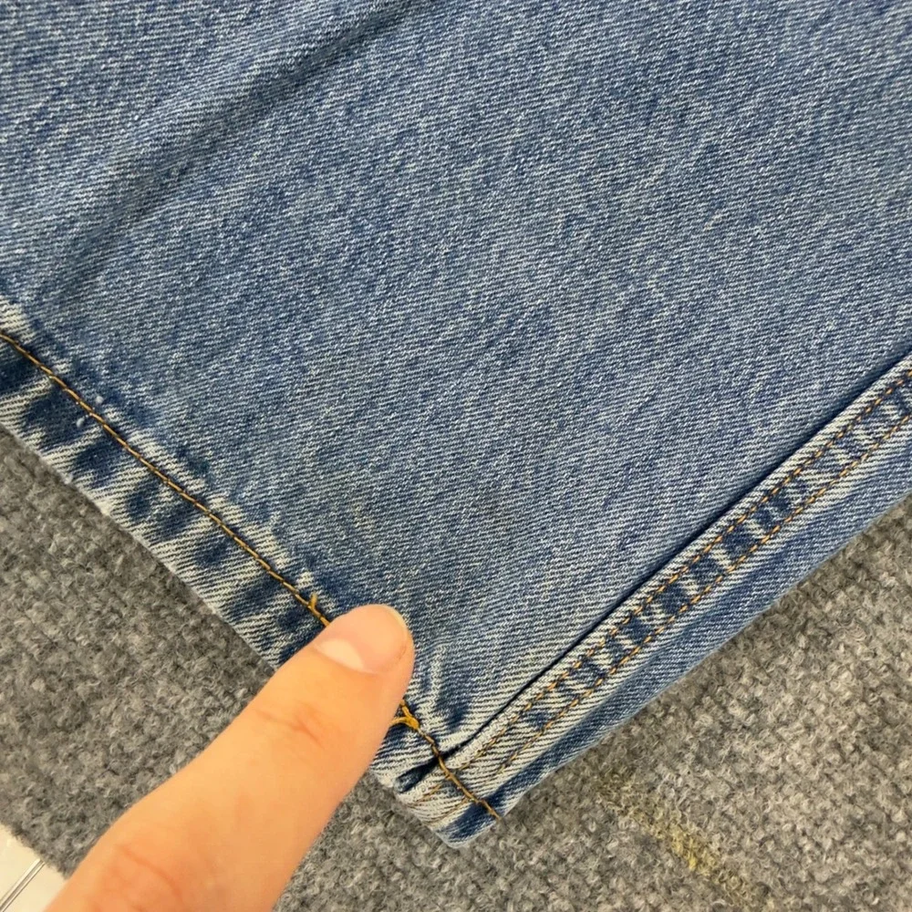 Levis large faint