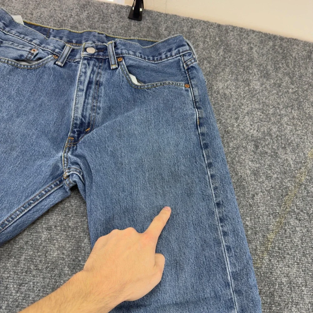 Levis large faint