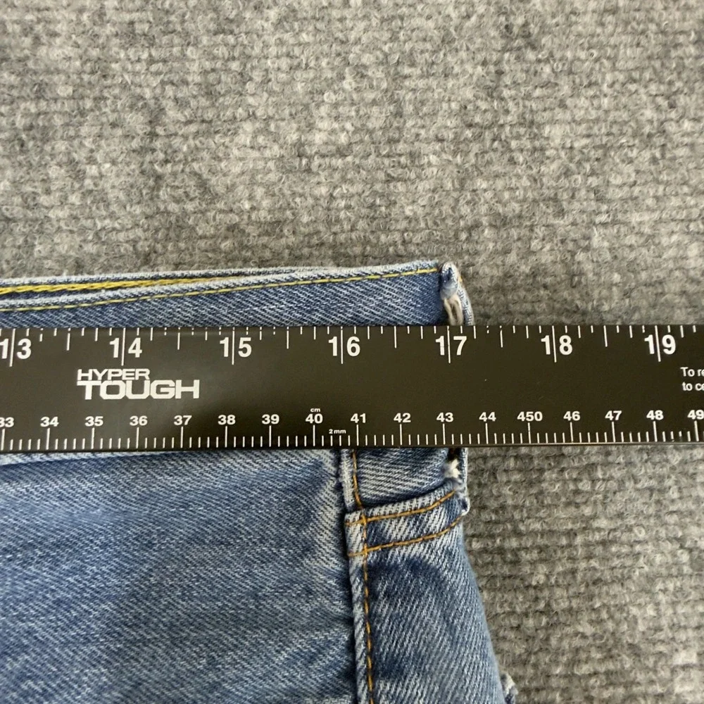 Levis large faint