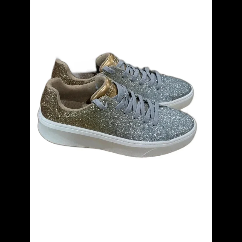 Skechers clean soles
