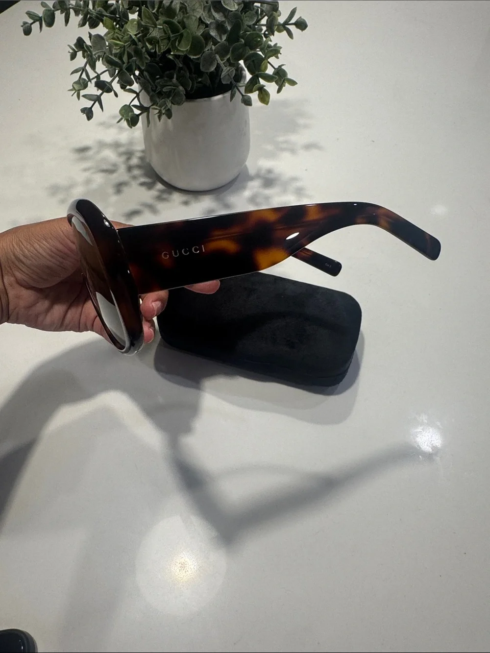 N/A stylish tortoiseshell
