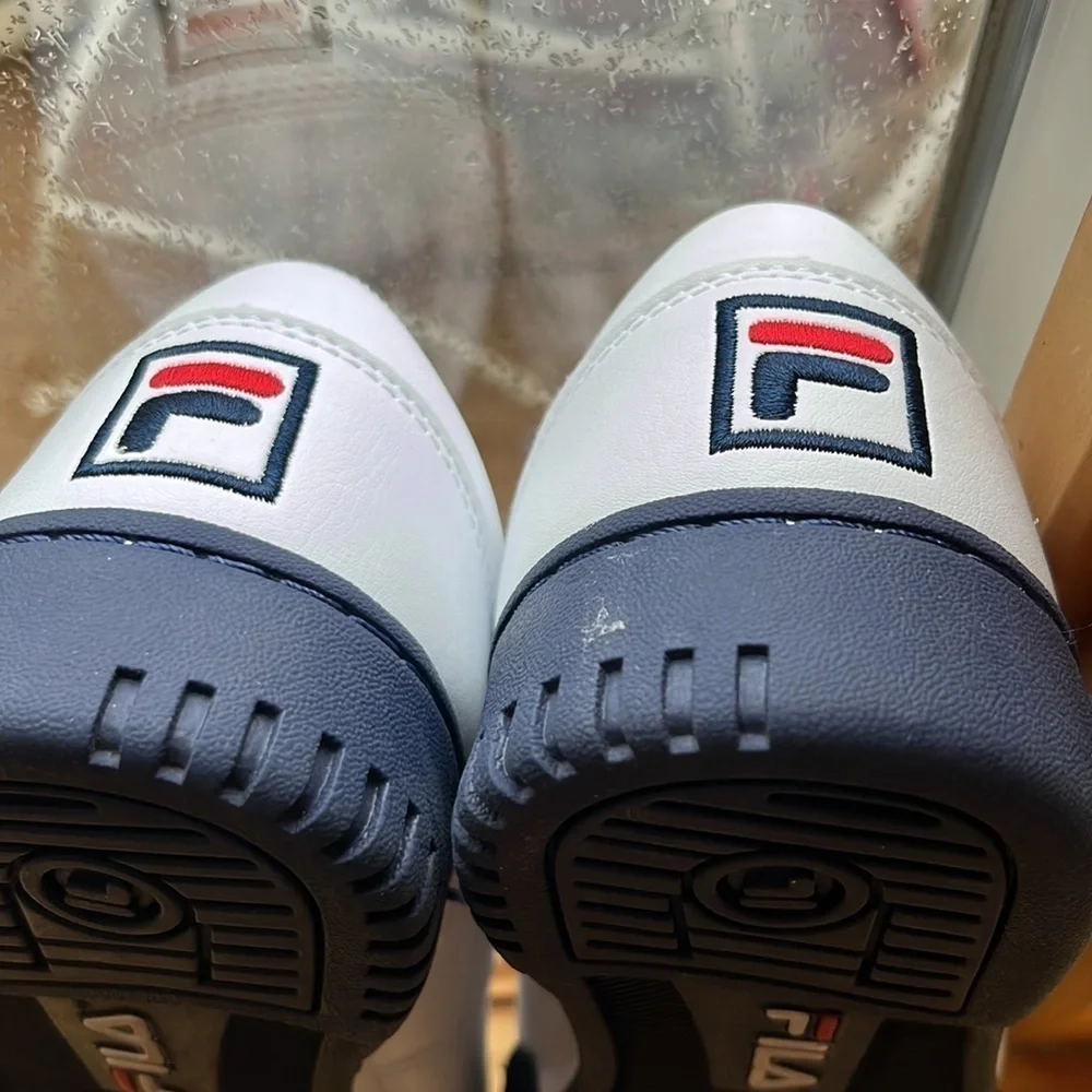 Fila tie shoes