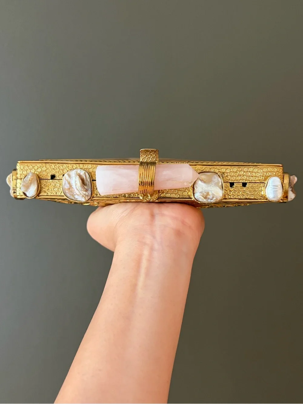 N/A elegant gold