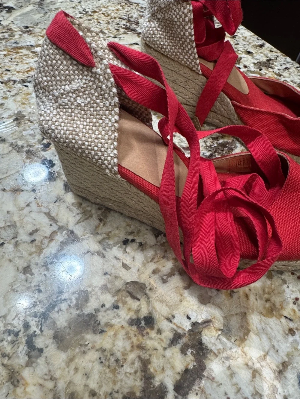 Castañer bright red