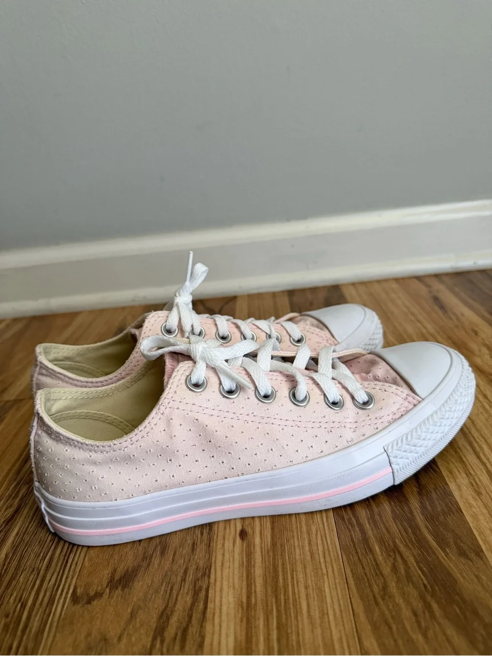 Converse comfortable low