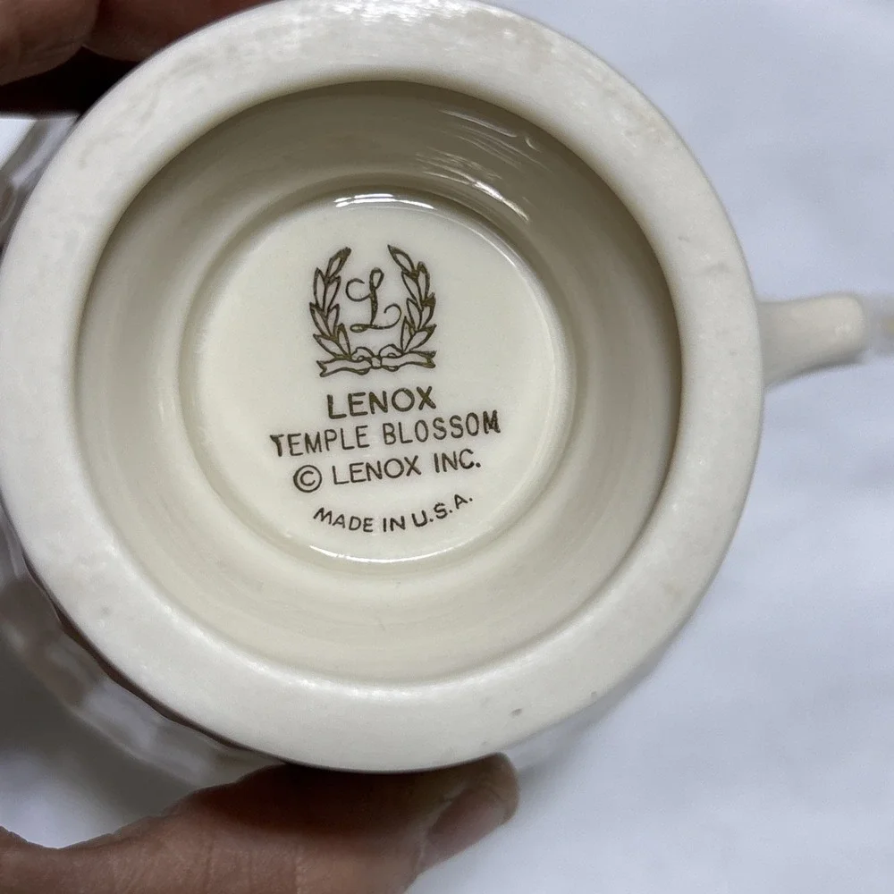 Lenox small chip