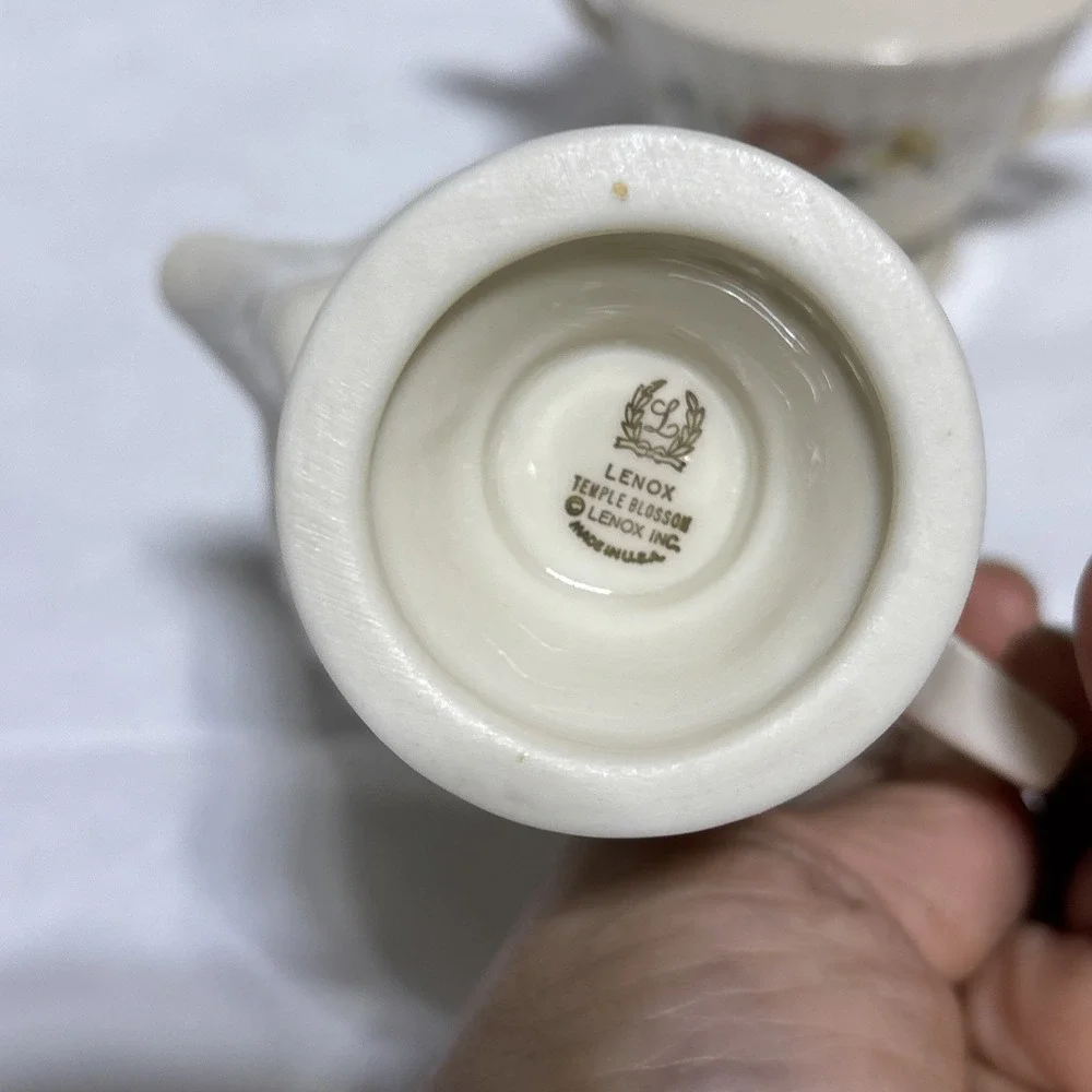 Lenox small chip