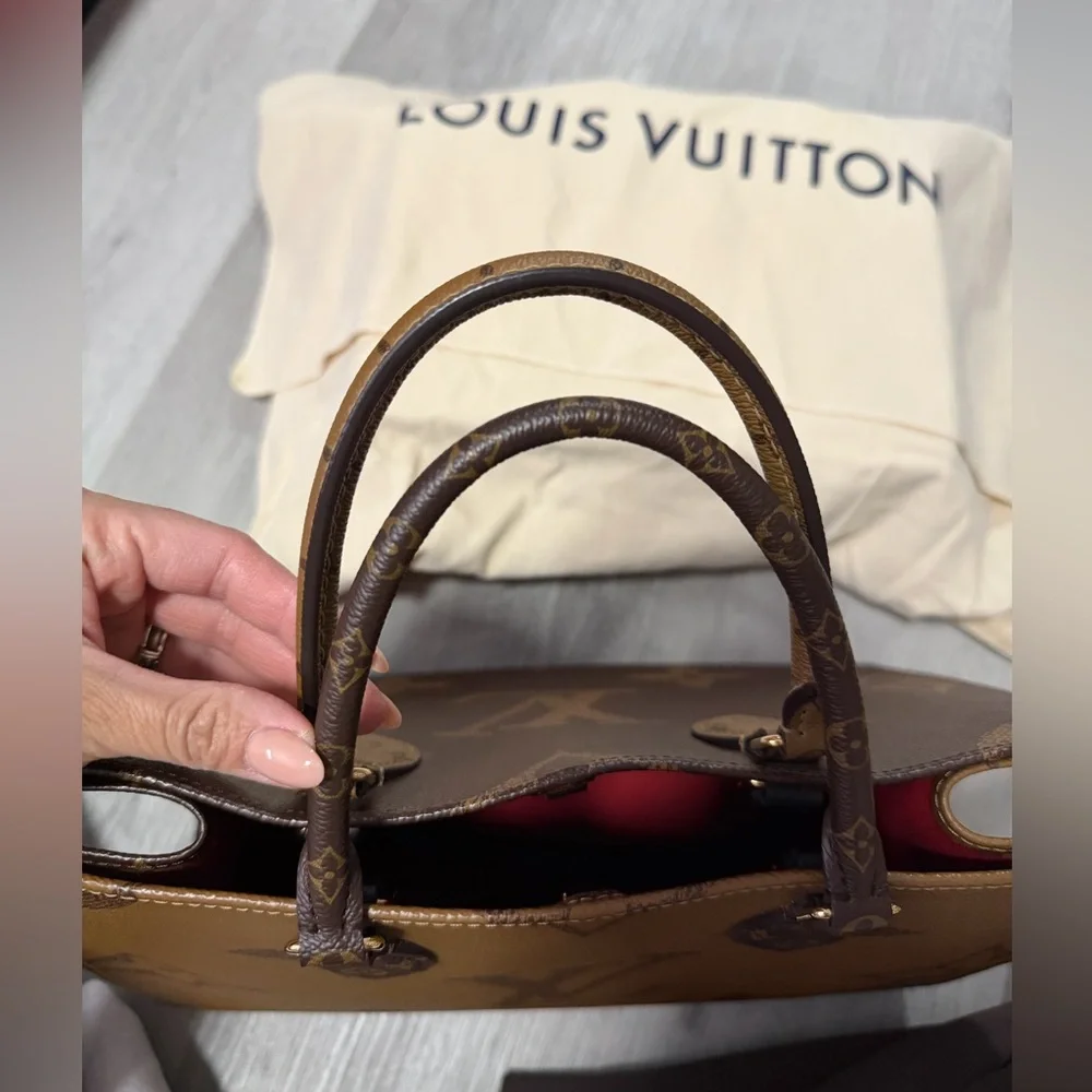 Louis Vuitton excellent corners