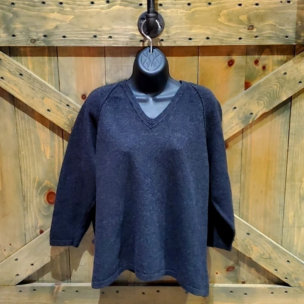 UNITED COLORS OF BENNETTON LAMBSWOOL GRAY SWEATER SIZE SMALL