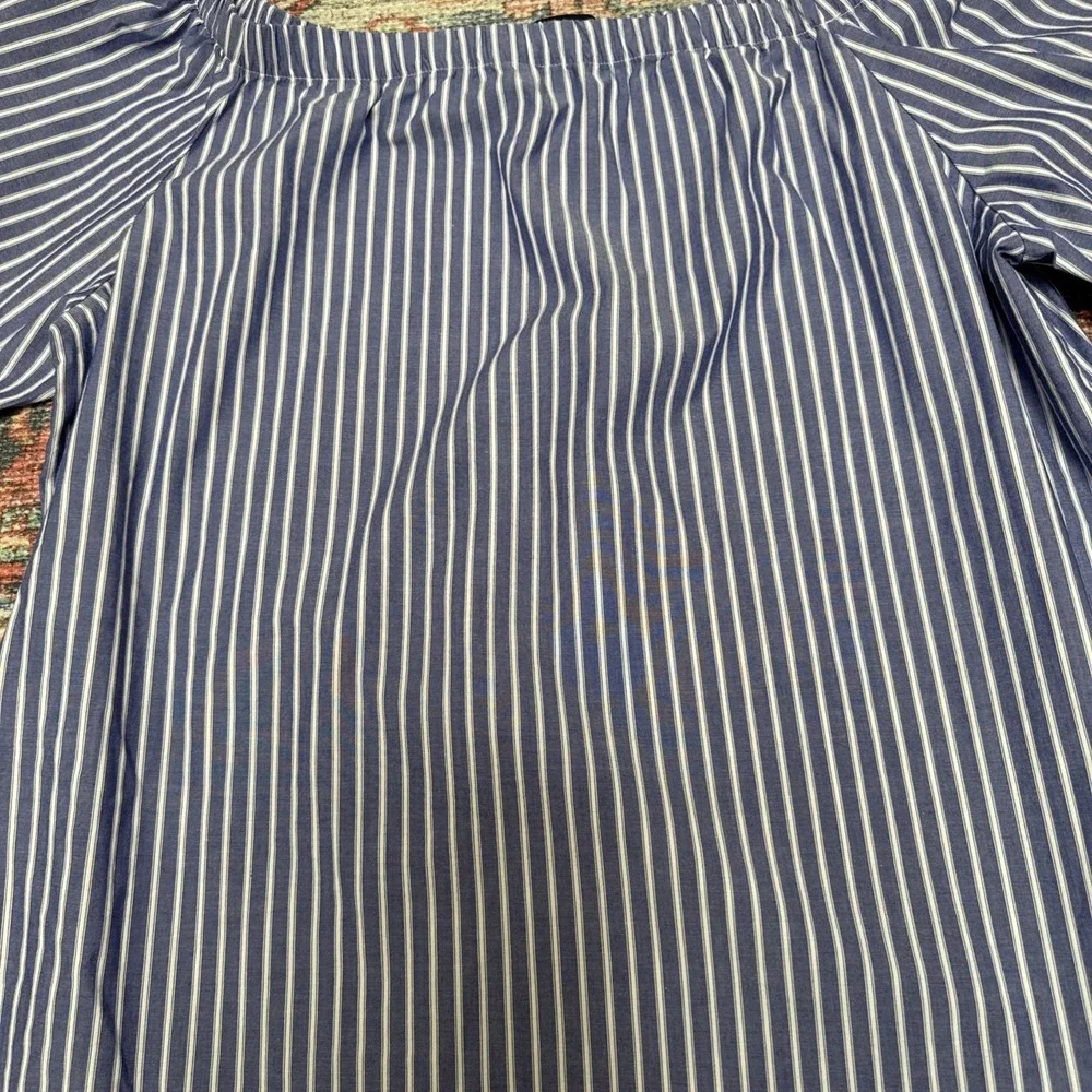 Banana Republic outfit adds touch